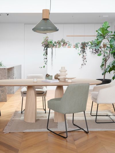 Sessel Saga & Tisch Blossom von Mobitec